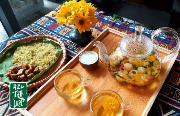 Thưởng trà và cảm nhận sự thanh tịnh, an yên trong tâm hồn