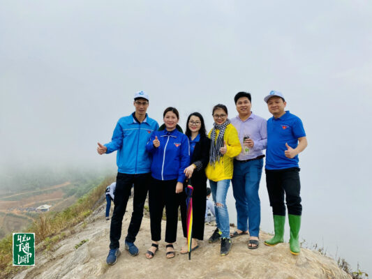 Trực tiếp trồng những cây tre của dự án tại Xã Dế Xu Phình