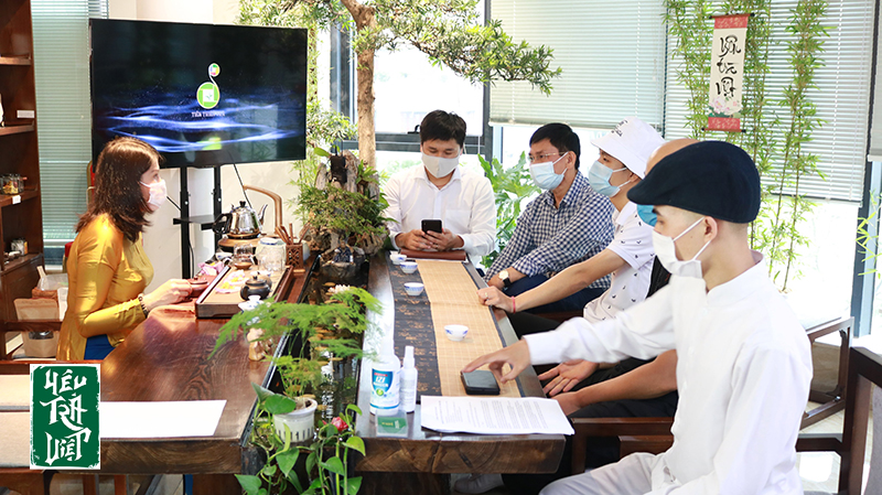 Pha trà và thưởng trà hoạt động không thể thiếu trong buổi giao lưu 