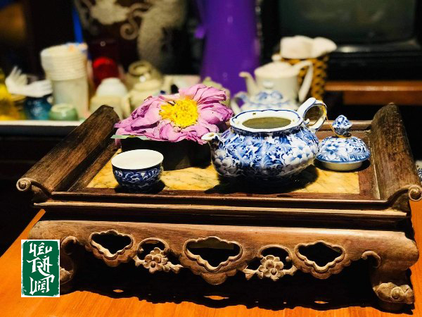Thưởng trà và cảm nhận sự thanh tịnh, an yên trong tâm hồn