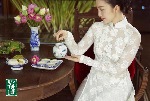 Trà nương trong những buổi pha trà đãi khách 