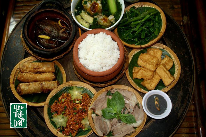Ngoài ra còn có rất nhiều loại đồ ăn truyền thống của người Việt