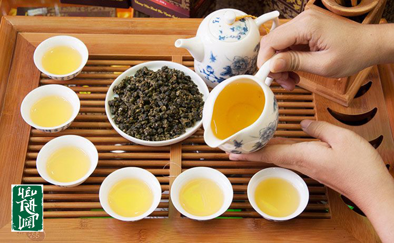 Trà Ô Long có vị trà dịu nhẹ dễ uống, phù hợp với cả nam và nữ.