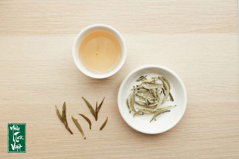 Không nên dùng nước sôi khi pha trà