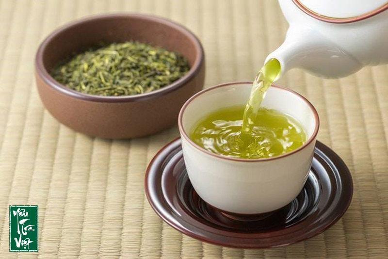 Nước trà khi pha có màu xanh hoặc vàng nhạt