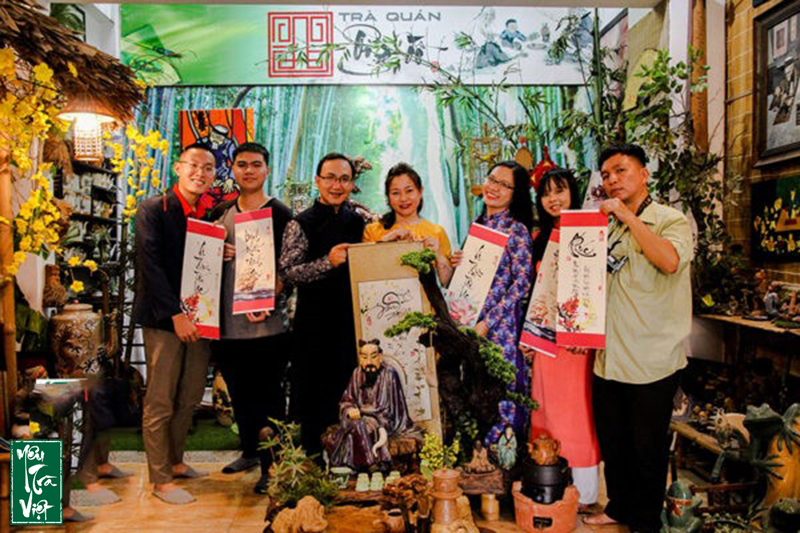 Quán là nơi chia sẻ thư pháp và nghệ thuật trà đạo