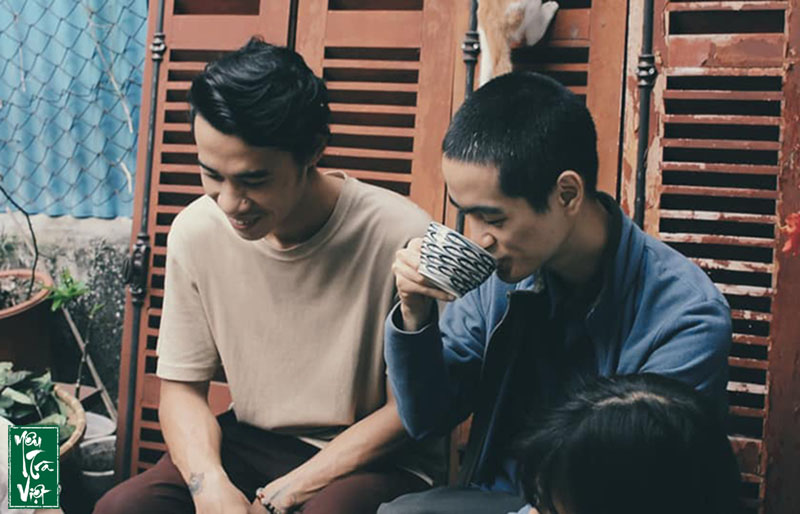 Khách đến thưởng thức trà đâm