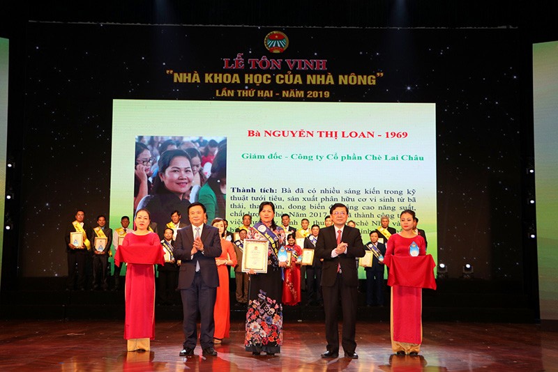 Bà Nguyễn Thị Loan được vinh danh trong lễ tôn vinh nhà khoa học của nhà Nông 
