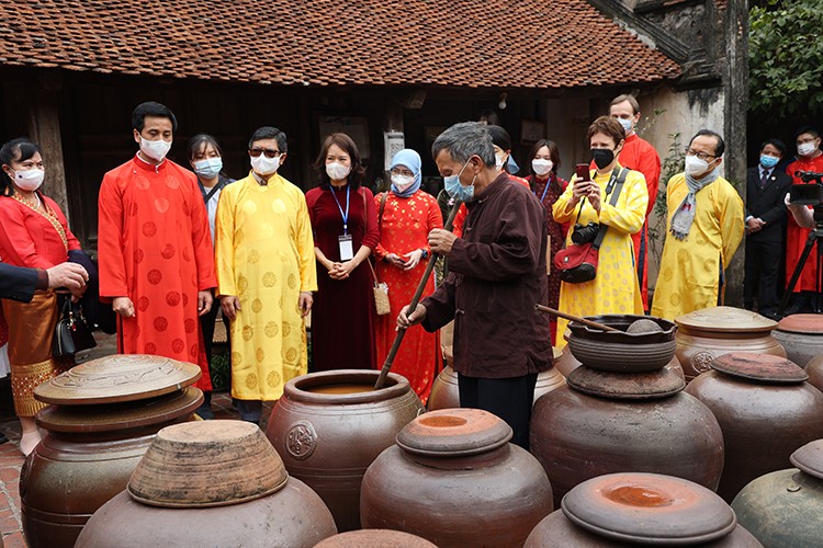 Các Đại sứ ngoại giao khám phá văn hóa ẩm thực của người Việt