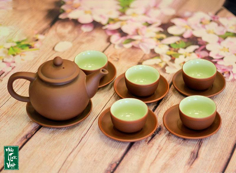 Dòng ấm này được làm từ nhiều loại đất khác nhau