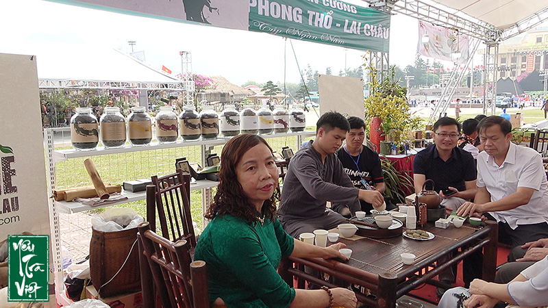 Gian hàng trưng bày sản phẩm của HTX Biên Cương 