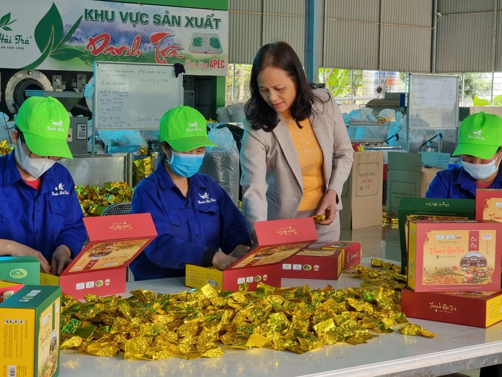 Bà Nguyễn Thị Hải Chủ tịch HĐQT - Giám đốc HTX chè La Bằng