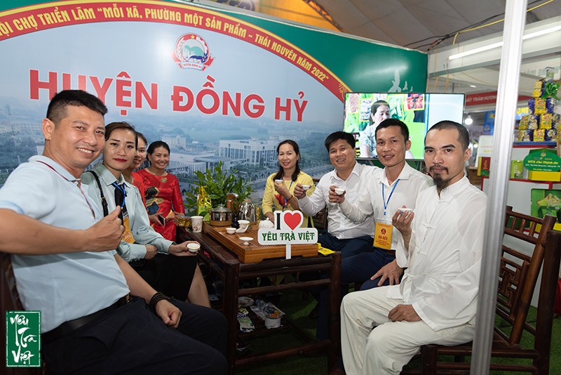 Giao lưu cùng gian hàng trung bày các sản phẩm Huyện Đồng Hỷ - Thái Nguyên
