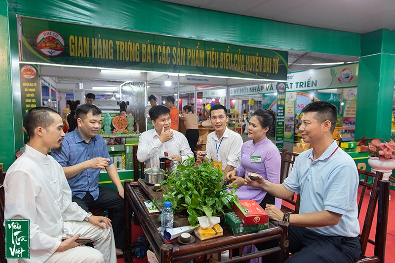Giao lưu cùng gian hàng trưng bày các sản phẩm Huyện Đại Từ - Thái Nguyên