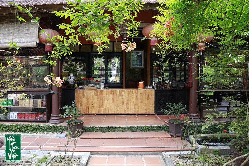 Trà quán nằm cạnh đồi Thiên An một thắng cảnh nổi tiếng được mệnh danh là “Đà Lạt của xứ Huế”