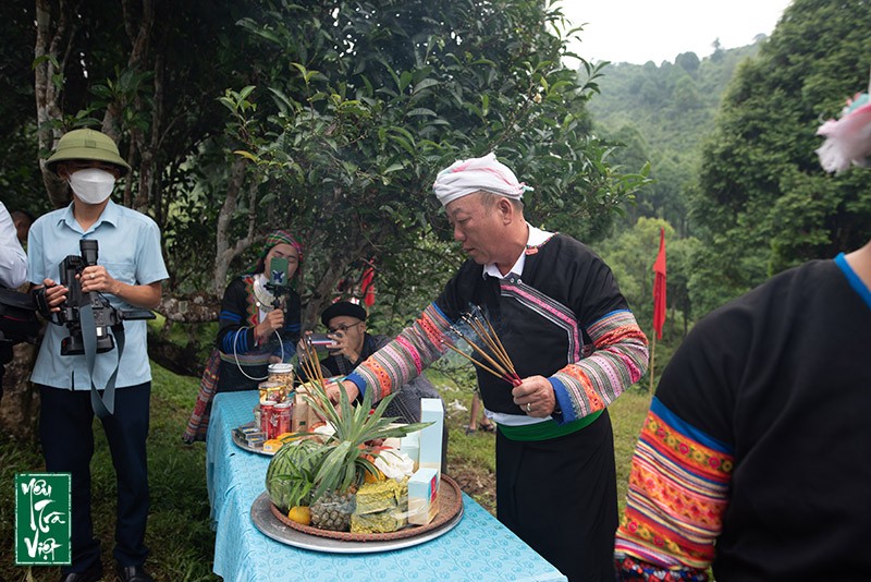 Lễ cúng cây chè Tổ Suối Giàng