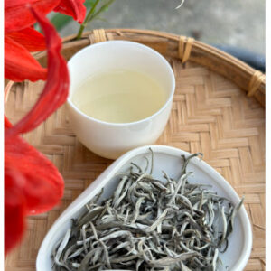 BẠCH TRÀ TÂY CÔN LĨNH (Hộp Tre 50g) – FINHO Trà