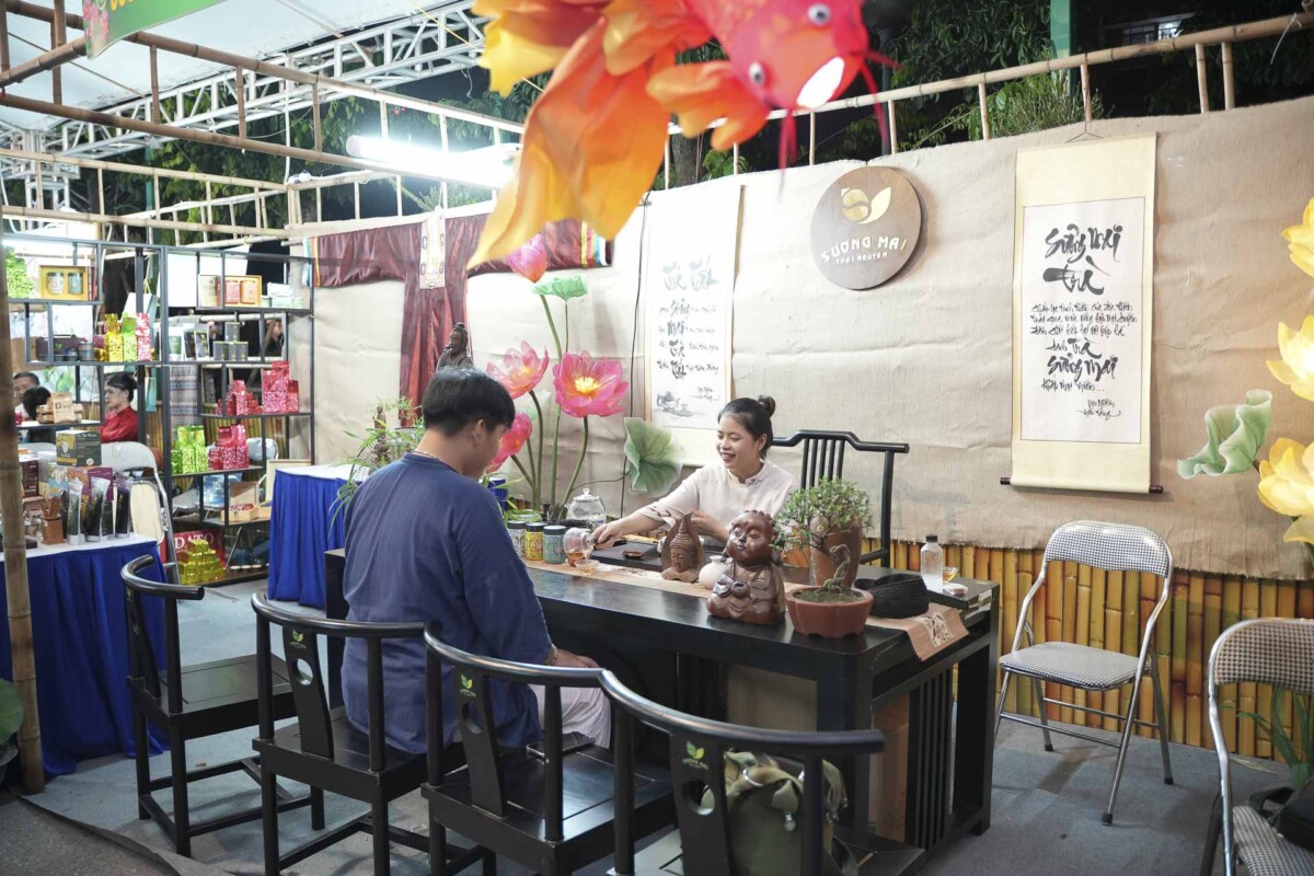 Yêu trà Việt đồng hành cùng Lễ hội Sen Hà Nội trong hoạt động Trà