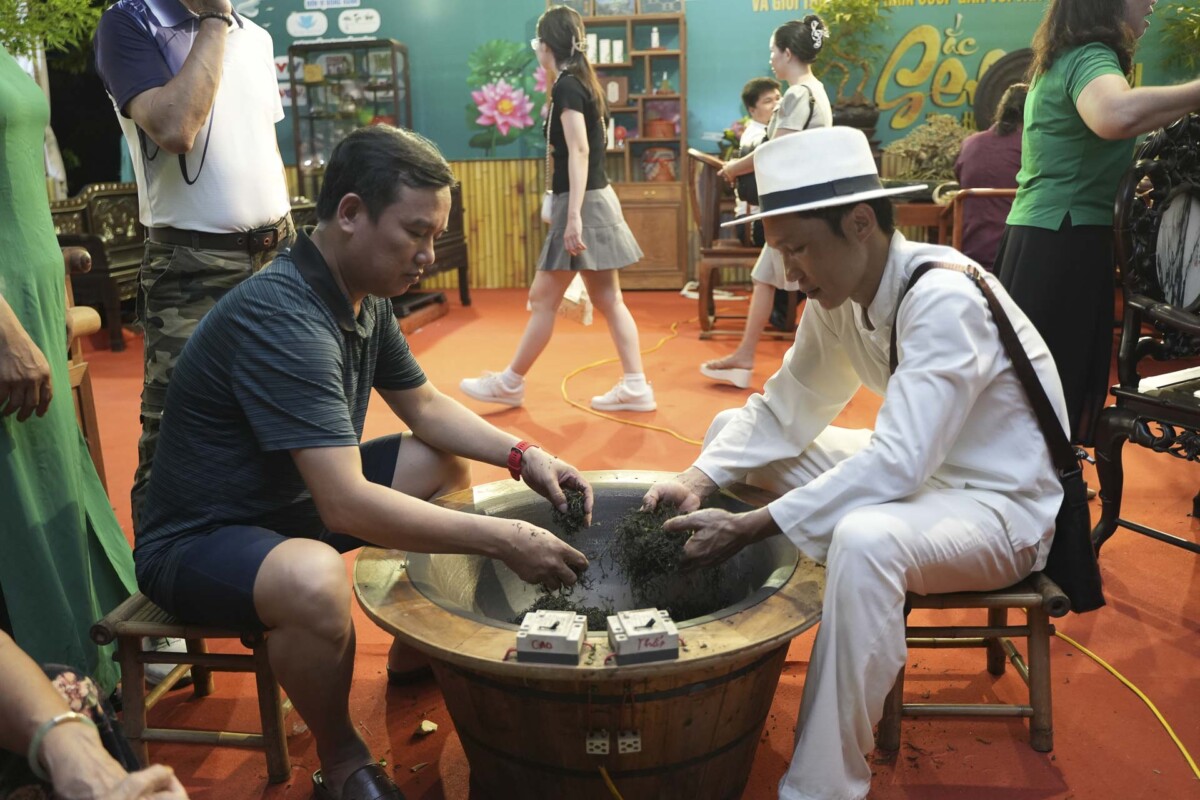 Yêu trà Việt đồng hành cùng Lễ hội Sen Hà Nội trong hoạt động Trà
