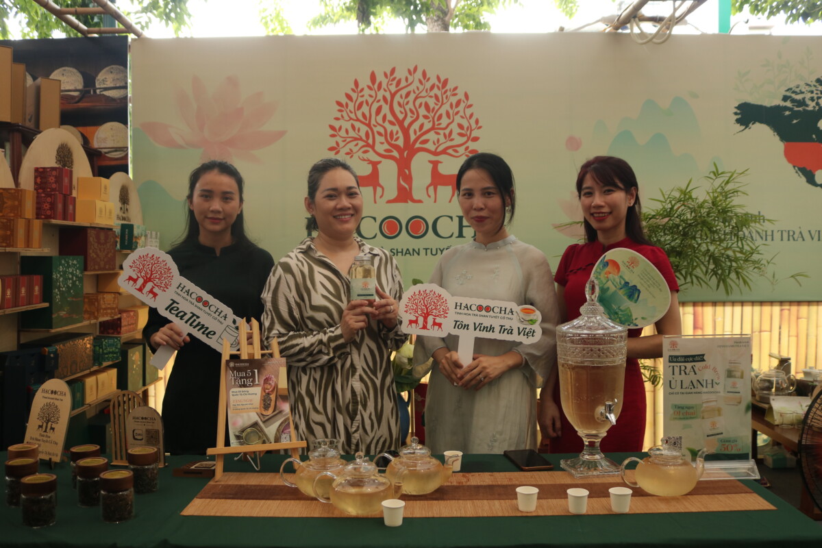 Yêu trà Việt đồng hành cùng Lễ hội Sen Hà Nội trong hoạt động Trà