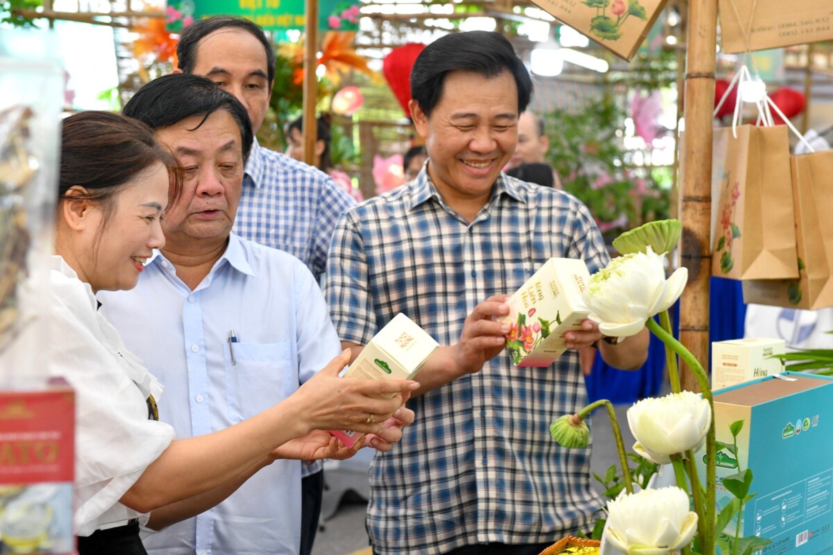 Hành trình lan tỏa Trà Việt tại lễ hội Sen Hà Nội 2024